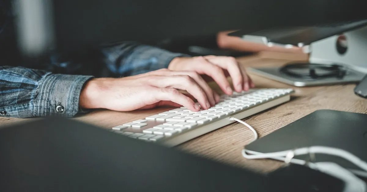 E-Mail mit eigener Domain: Warum info@firma.de Vertrauen schafft